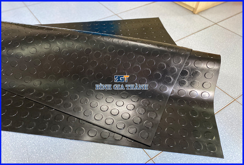 CAO SU CHỐNG TRƯỢT CÓ RÃNH THOÁT NƯỚC - TẤM CAO SU ĐEN GIÁ TỐT