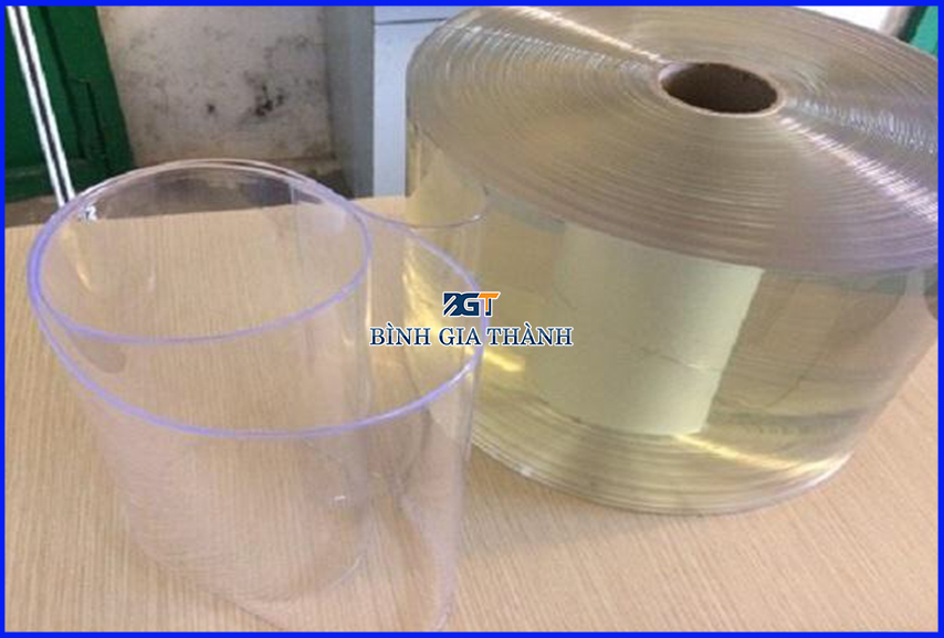 MÀN NHỰA PVC CÓ GÂN  VÀ ĐẶC TÍNH