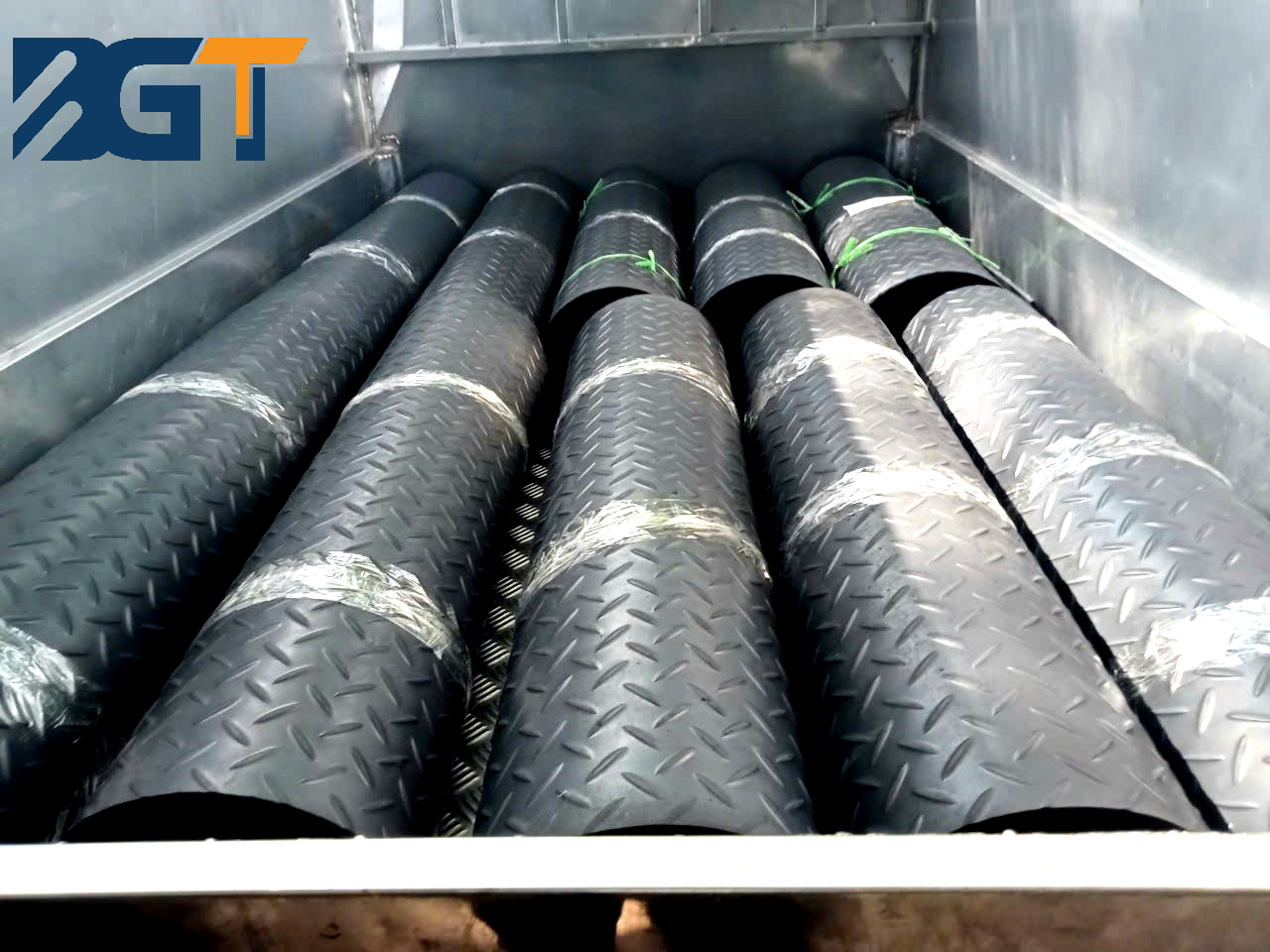 GIAO HÀNG CAO SU CHỐNG TRƯỢT TẠI ĐỒNG NAI