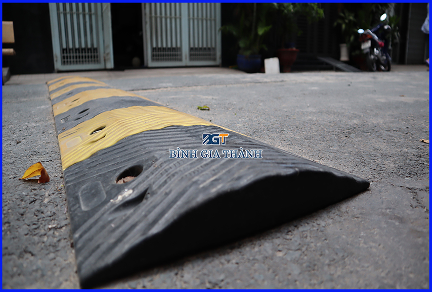 THIẾT BỊ GỜ GIẢM TỐC CAO SU CHO CÔNG TRÌNH GIAO THÔNG