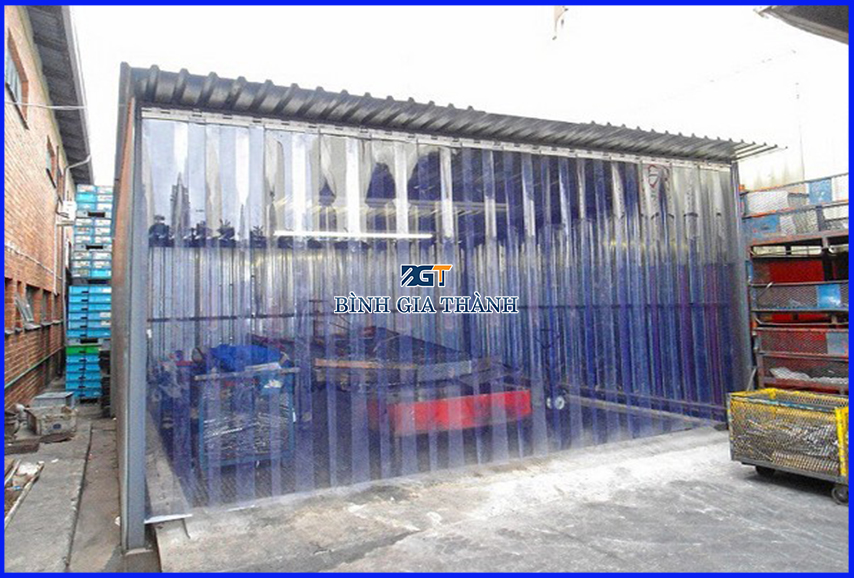 MÀN NHỰA PVC CÓ GÂN  VÀ ĐẶC TÍNH