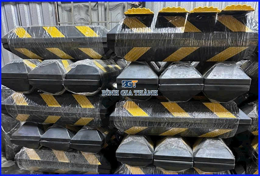 CỤC CHẶN LÙI XE 100x150x150mm