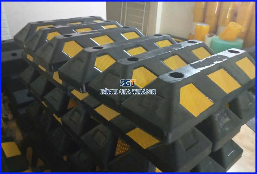 CỤC CHẶN LÙI XE 100x150x150mm