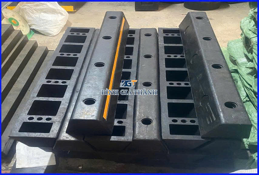 CỤC CHẶN LÙI XE 120x150x1000mm