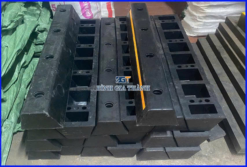 CỤC CHẶN LÙI XE 120x150x750mm