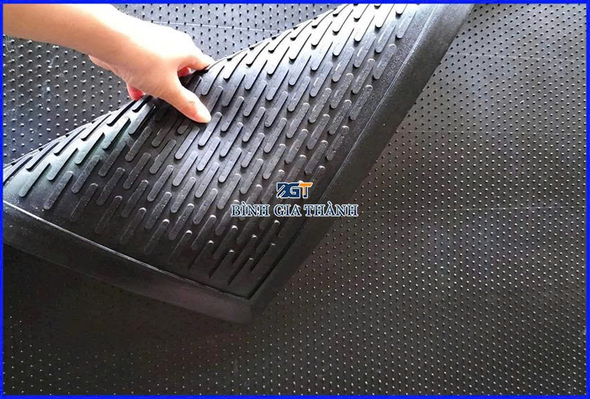 Cao-su-lot-san-chui-chan