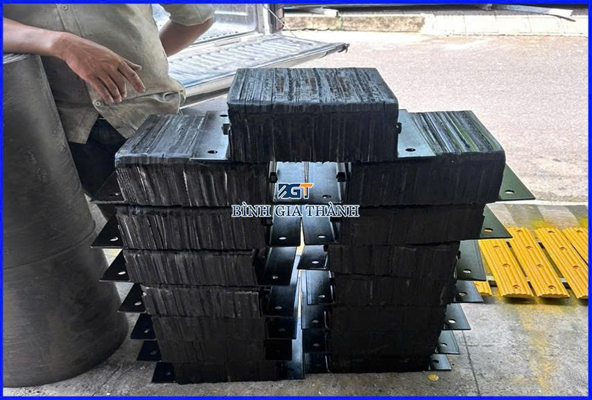 CAO SU GIẢM CHẤN DẠNG ÉP/DÁN LỚP