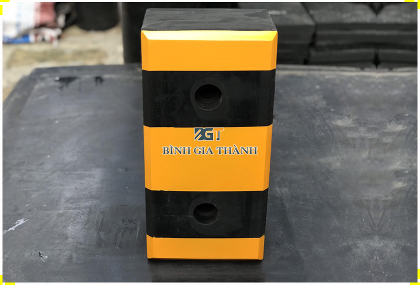 CAO SU GIẢM CHẤN CHỐNG VA 150x200x400(MM) CAO SU GIẢM CHẤN CHỐNG VA 150x200x400(MM)