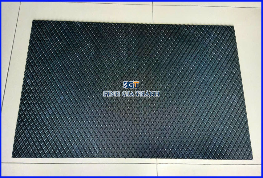 CAO SU CHỐNG TRƯỢT CÓ RÃNH THOÁT NƯỚC - TẤM CAO SU ĐEN GIÁ TỐT