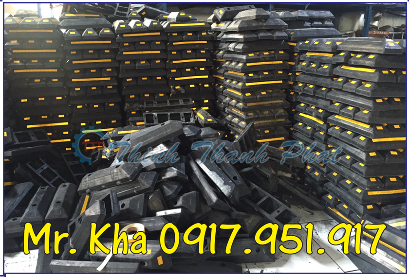 Cao su chan lui xe 02