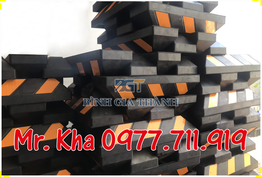 CỤC CHẶN BÁNH XE CAO SU CỤC CHẶN BÁNH XE CAO SU