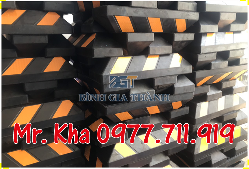 CỤC CHẶN BÁNH XE CAO SU CỤC CHẶN BÁNH XE CAO SU