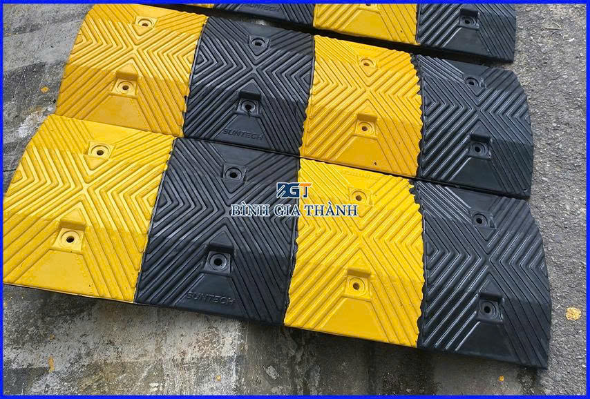 GỜ GIẢM TỐC CAO SU CHỊU TẢI Ô TÔ, XE MÁY