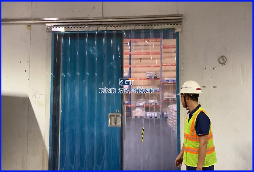 LẮP MÀN NHỰA/ RÈM NHỰA PVC CHO NHÀ XƯỞNG KHO LẠNH