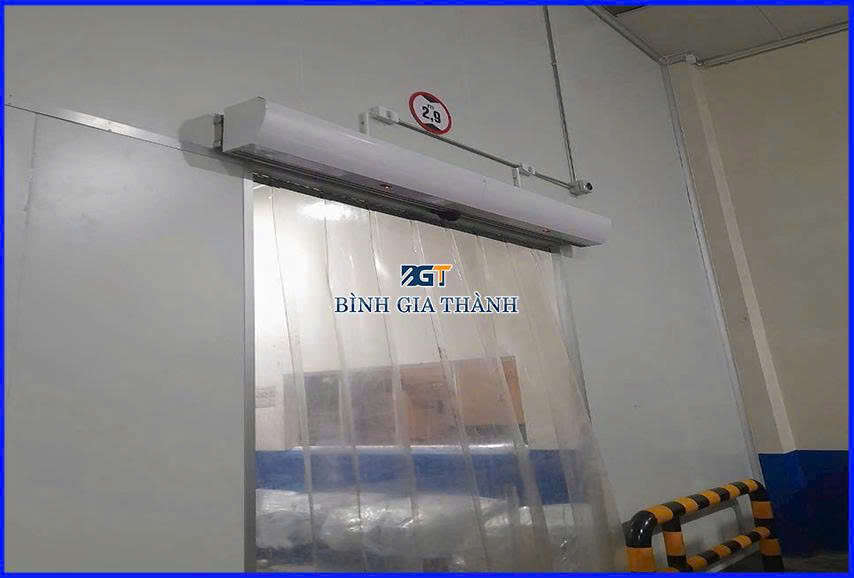 quat-chan-gio-cho-nha-xuong