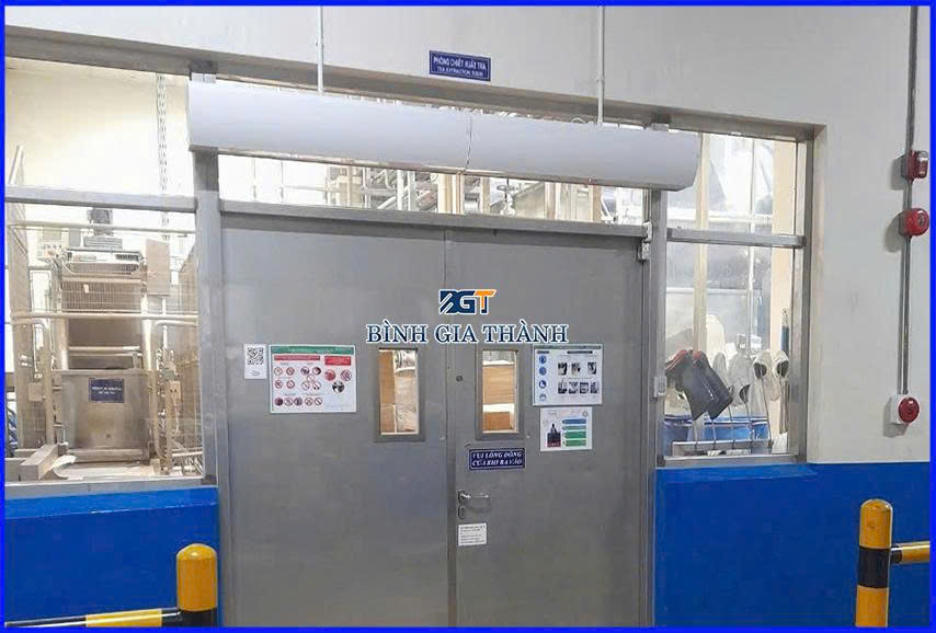 quat-chan-gio-cho-nha-xuong