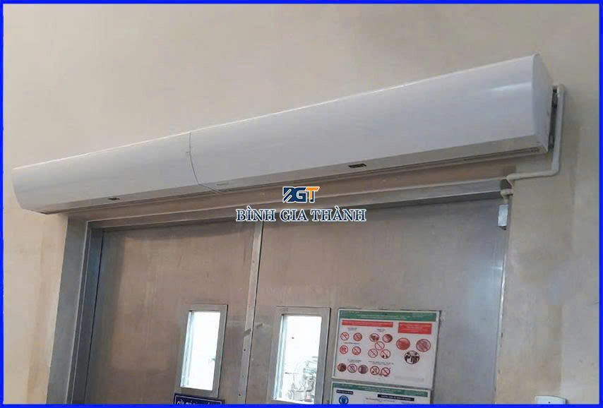 quat-chan-gio-cho-nha-xuong