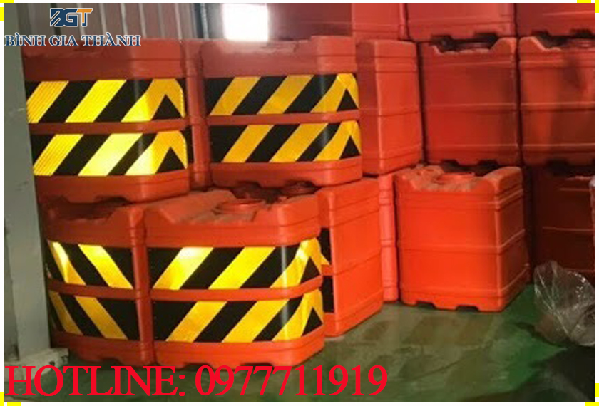 THÙNG CHỐNG VA ĐẬP GIAO THÔNG BGT