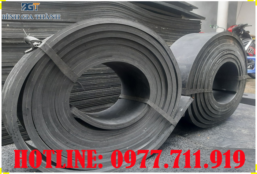 Bố vải hình thành nhờ sự đan chéo liên tục của các sợi PolyEster, tạo nên một mạng lưới chắc chắn, không thể xé rách dưới áp lực thông thường.