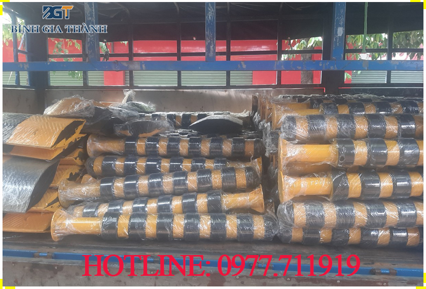 TRỤ/ TRỤ TIÊU/ CỌC TIÊU CAO SU CHỐNG VA ĐẬP - CAO SU LÕI THÉP