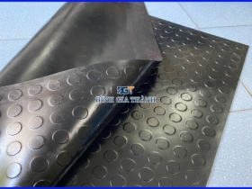 CAO SU CHỐNG TRƯỢT CÓ RÃNH THOÁT NƯỚC - TẤM CAO SU ĐEN GIÁ TỐT