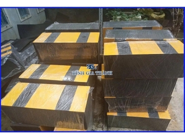 CAO SU GIẢM CHẤN DOCK LEVELER: GIẢI PHÁP BẢO VỆ TỐI ƯU CHO HỆ THỐNG BỐC DỠ HÀNG HÓA