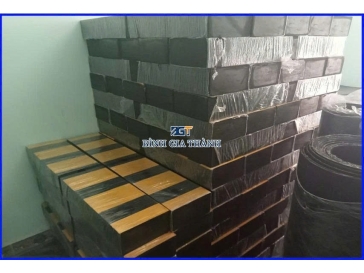 CAO SU GIẢM CHẤN DOCK LEVELER: GIẢI PHÁP BẢO VỆ TỐI ƯU CHO HỆ THỐNG BỐC DỠ HÀNG HÓA