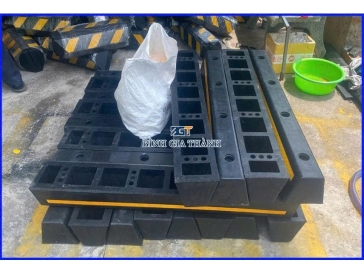 CHẶN LÙI XE CAO SU PHẢN QUANG - CHÈN BÁNH Ô TÔ 
