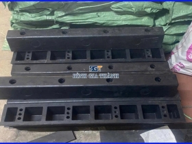 CỤC CHẶN LÙI XE 120x150x750mm