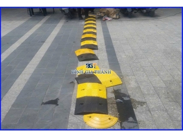 GỜ GIẢM TỐC GẮN Ở KHU DÂN CƯ, BÃI ĐẬU XE