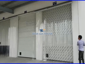 LẮP ĐẶT RÈM NHỰA CHỐNG THOÁT NHIỆT CHO KHO LẠNH - RÈM NHỰA PVC