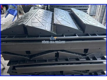 TẤM DỐC BẰNG CAO SU ĐÚC