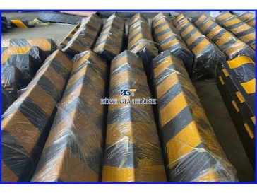THANH ỐP CỘT CAO SU DẠNG V CAO 120CM
