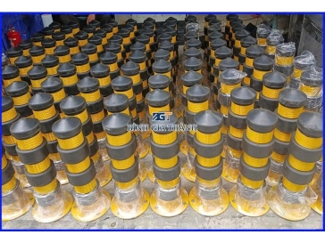 TRỤ TIÊU BẰNG SẮT BỌC CAO SU
